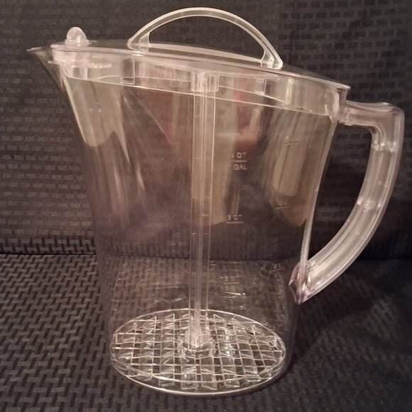 Pampered Chef Family Quick Stir Pitcher 1 Gallon Clear Plastic Plunger - Picture 2 of 10